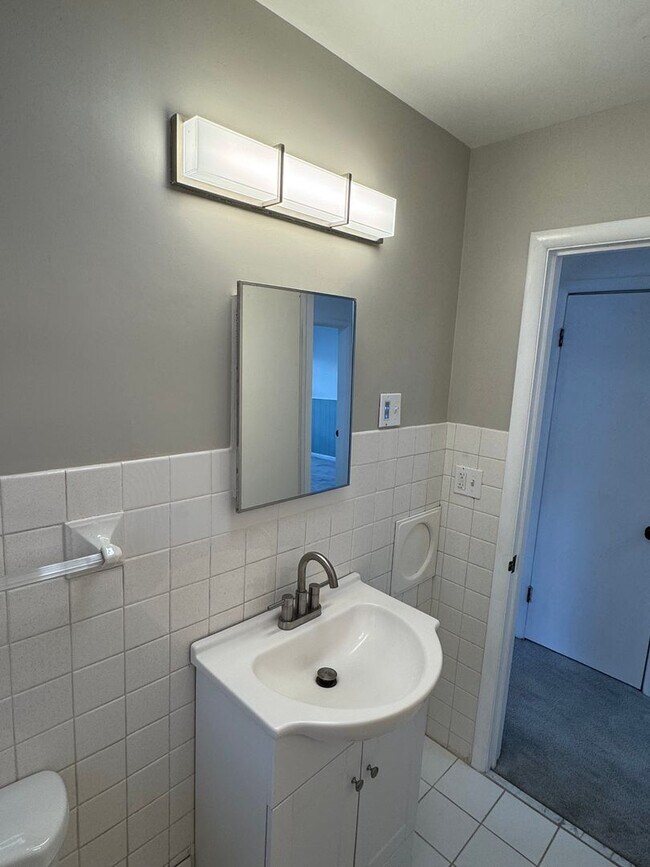 Building Photo - 1450 Marlborough Dr