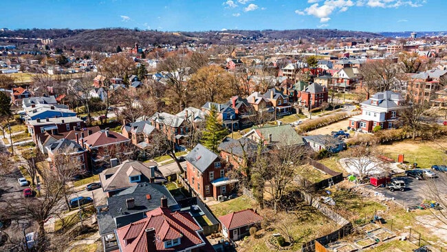 Building Photo - 2218 Scott St