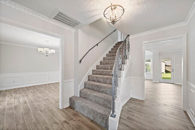 Building Photo - 6302 Hickorycrest Dr