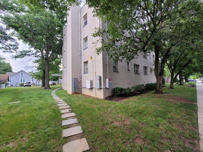 Building Photo - 1110 Savannah St SE