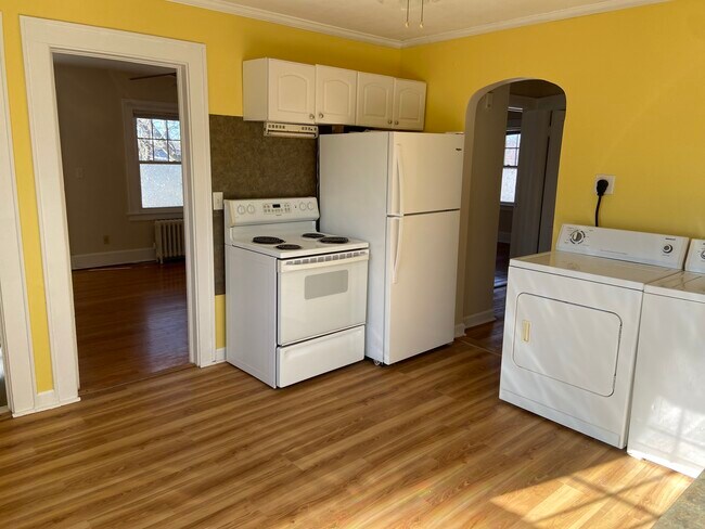 Building Photo - 206 Mary Ave