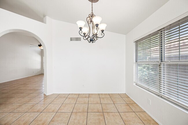 Building Photo - 5240 W Tonto Rd
