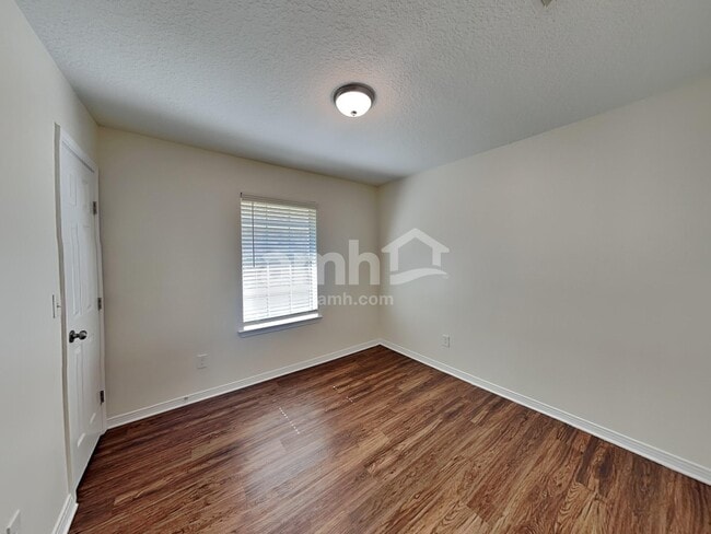 Building Photo - 3256 Silverado Cir