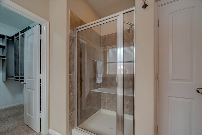 Building Photo - 2431 Garden Falls Dr