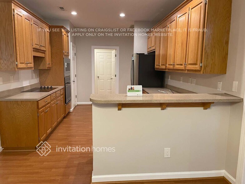 Building Photo - 11112 Ridge Oak Dr