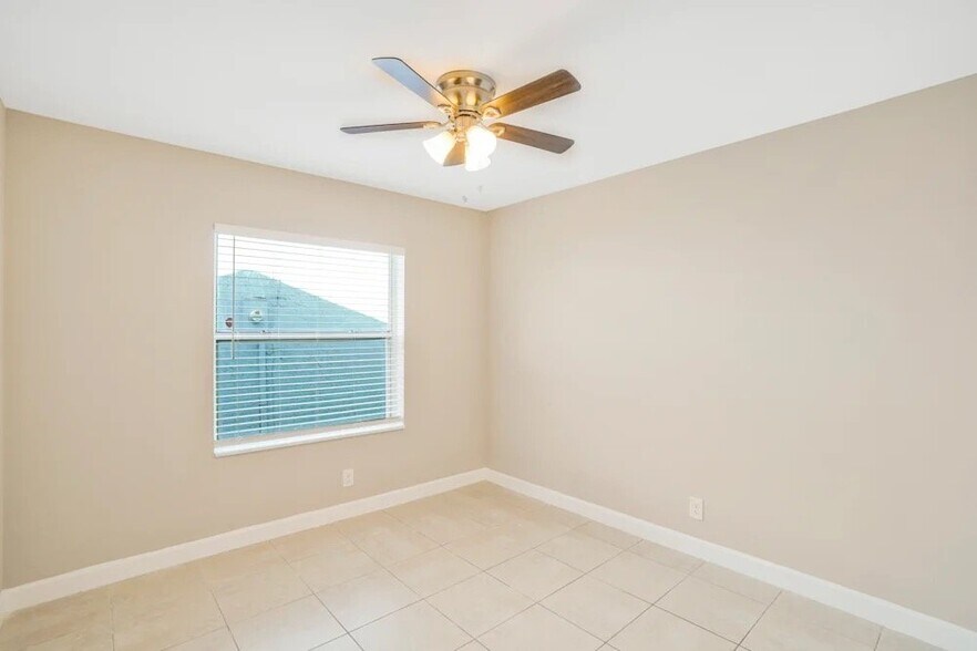 Building Photo - 6072 Lambeth Cir