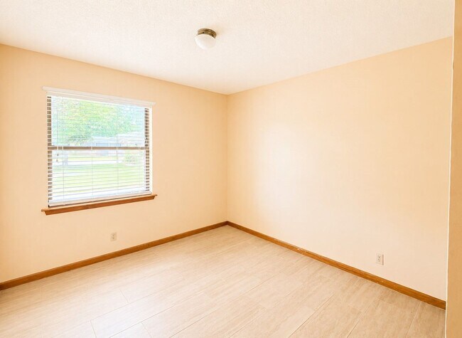 Building Photo - 603 Plantation Village Dr