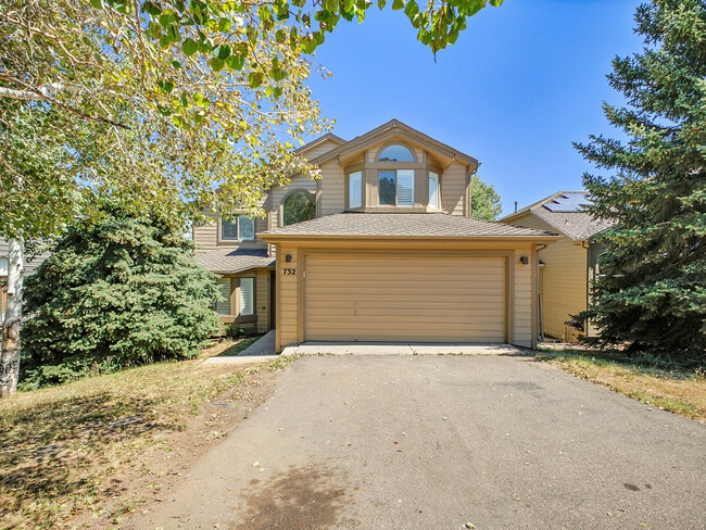 Building Photo - 732 Calgary Way
