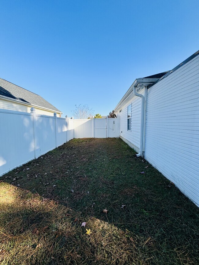 Building Photo - 932 Eaglet Cir