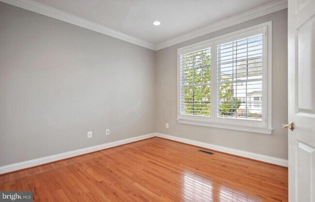 Building Photo - 43708 Red House Dr