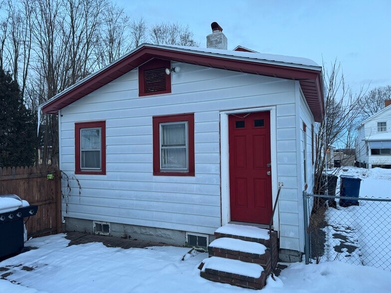 Building Photo - 109 Crysler St