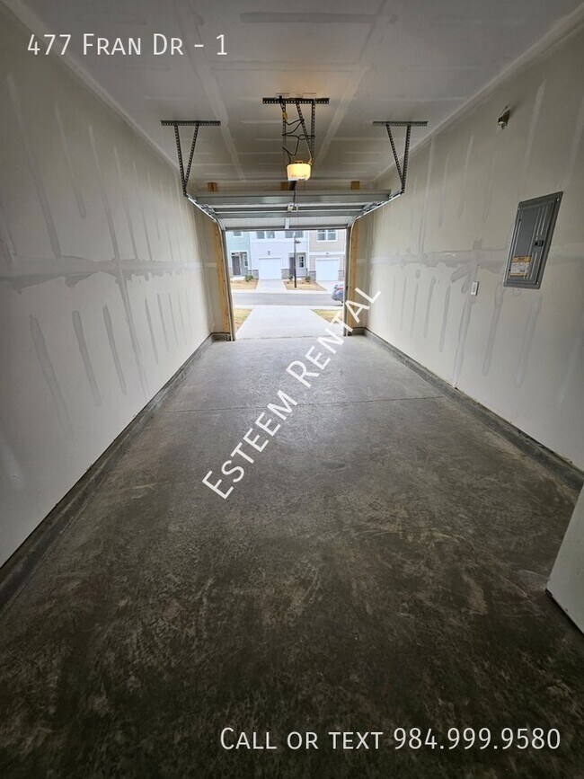 Building Photo - 477 Fran Dr