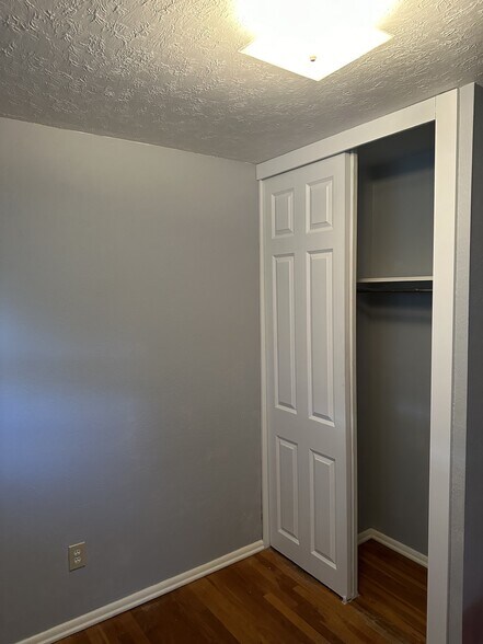 Building Photo - 826 Woodhill Rd