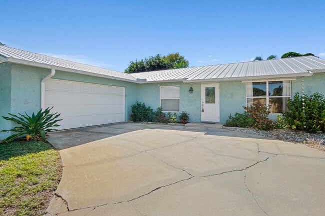 Building Photo - 9032 SE Sandridge Ave