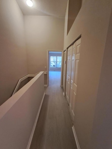 Building Photo - 9759 Lago Dr