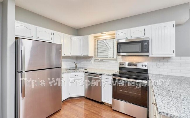 Building Photo - 1661 Rishon Hill Dr