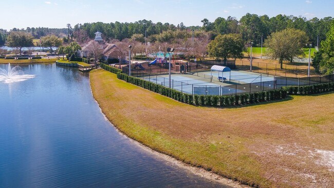 Building Photo - Lake  & Golf Course View Home in North Hampton