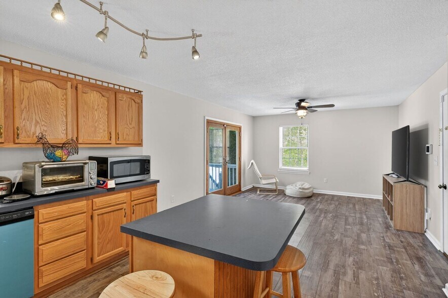 Building Photo - 373 Redwing Rd