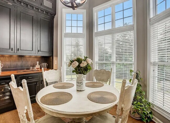 Building Photo - Spring Hill Gem! 3BR Home w/ Patio, Fire P...