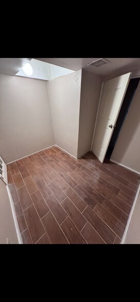 Building Photo - 283 Linwood Ave