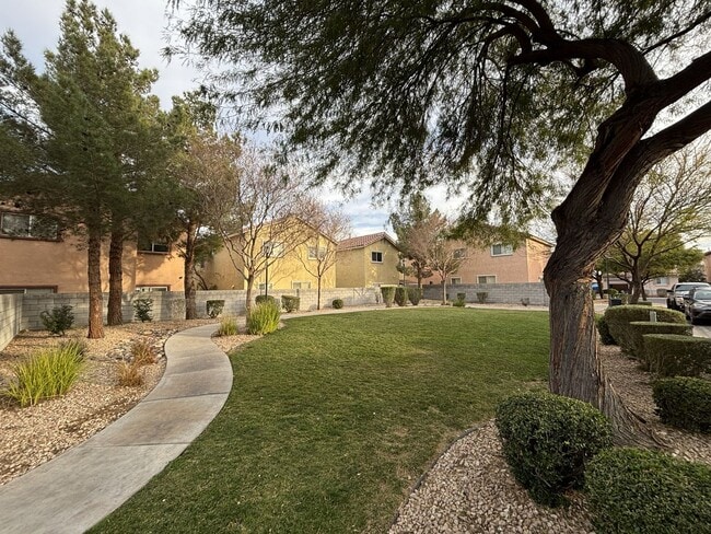 Building Photo - Gorgeous 3Bed/2.5Bath/2Car, 2-Story Home located in Spring Valley