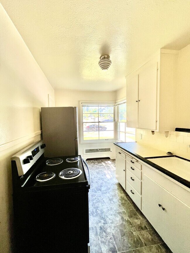 Building Photo - A good connection makes all the difference