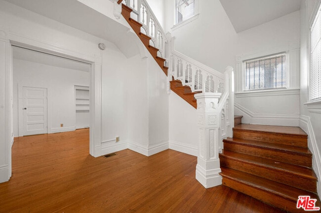 Building Photo - 1223 W 23rd St