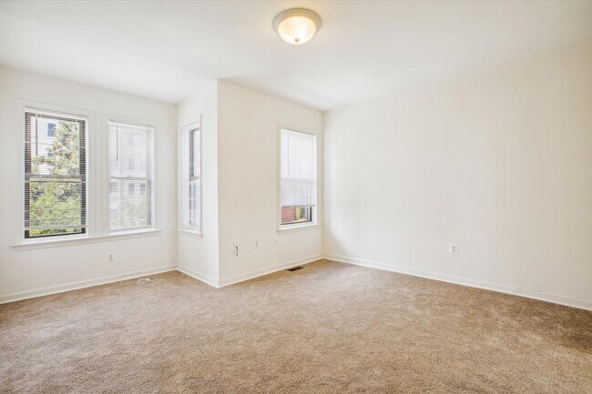 Building Photo - 2025 11th St NW