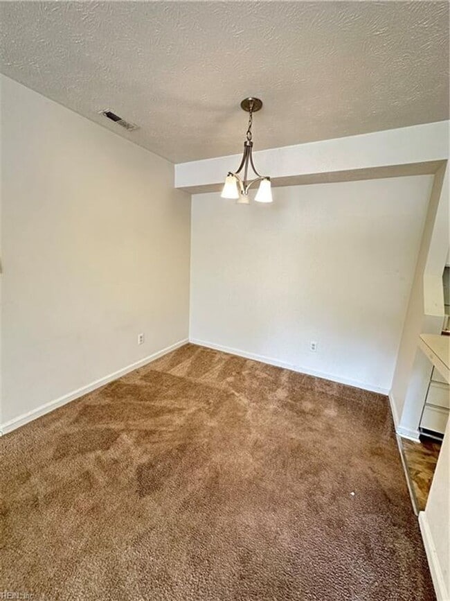 Building Photo - Hampton Club