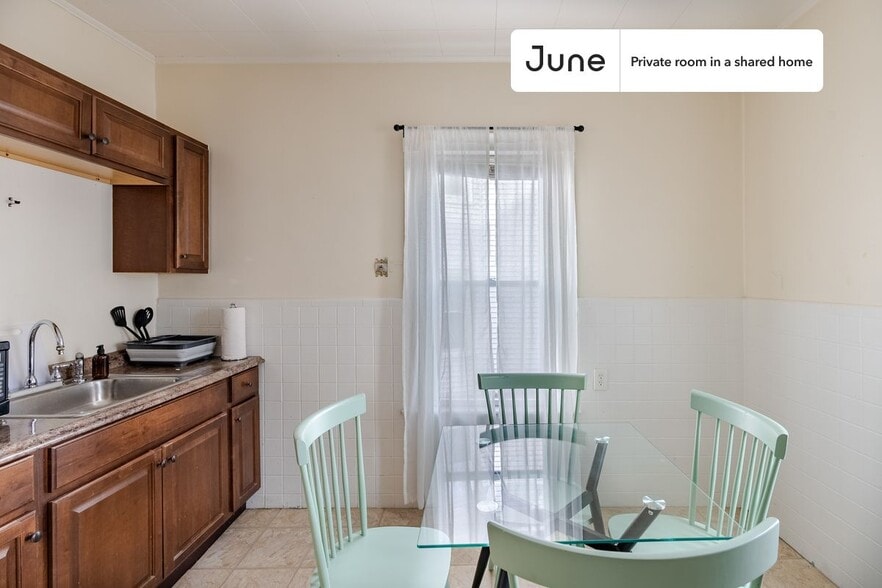 Building Photo - Room in Shared 4 bed/1 bath home in Somerville