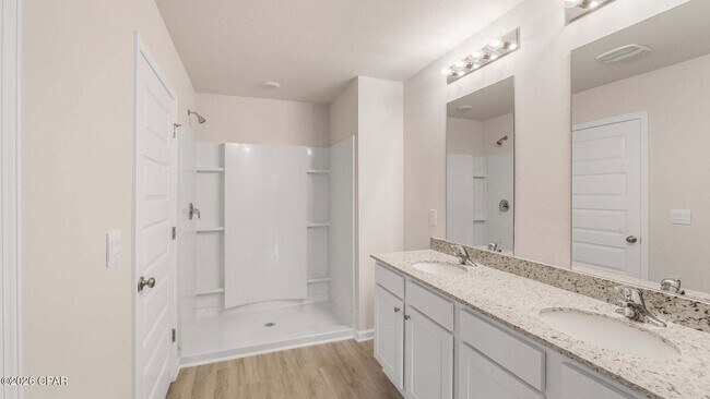 Building Photo - 6654 Kettles St