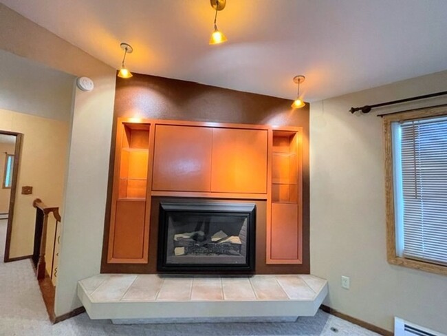 Building Photo - East Anchorage Four Bedroom Home with Bonu...