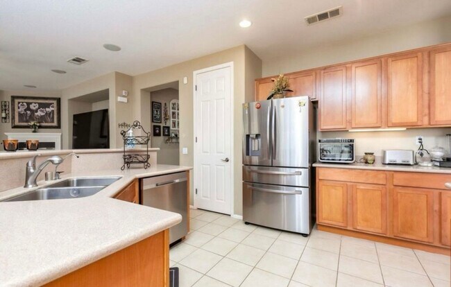Building Photo - Spacious 5BR House in Palmdale