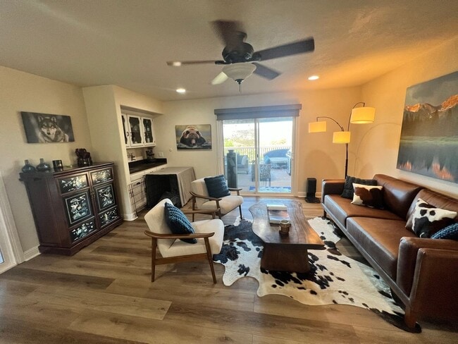 Building Photo - GORGEOUS 3/2.5 Bath Remodeled Home with Stunning Views in Alpine