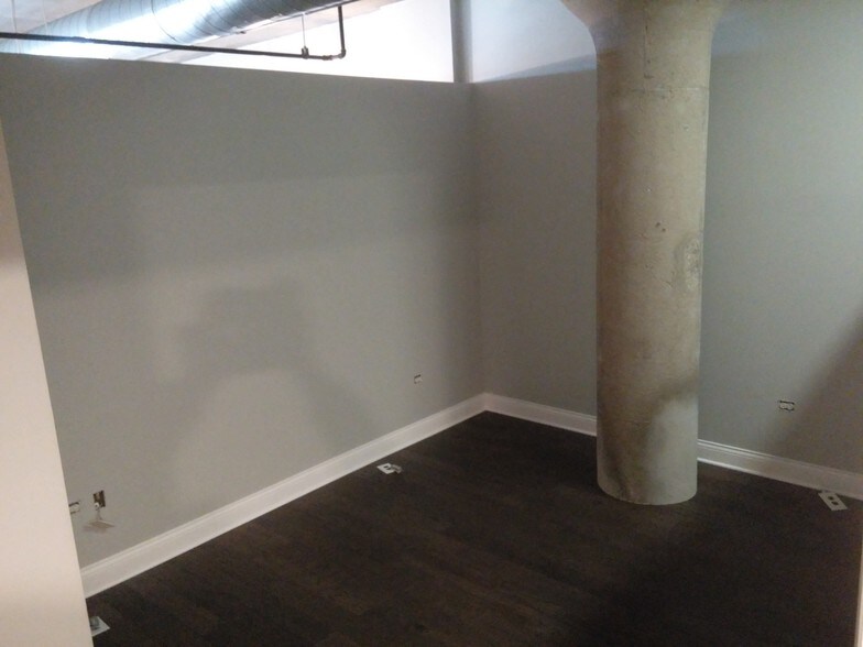 Building Photo - 1550 S Blue Island Ave