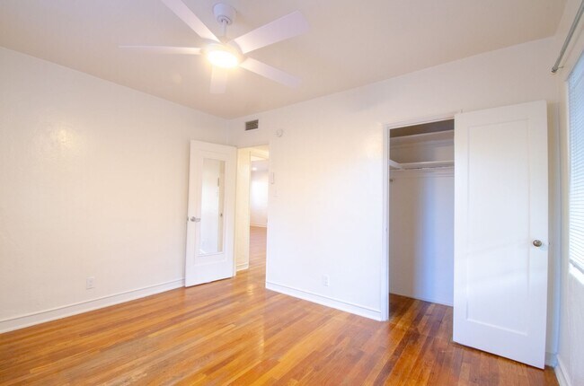 Building Photo - Iconic Sam Hughes Bungalow! Steps away from University of Arizona Main Campus!