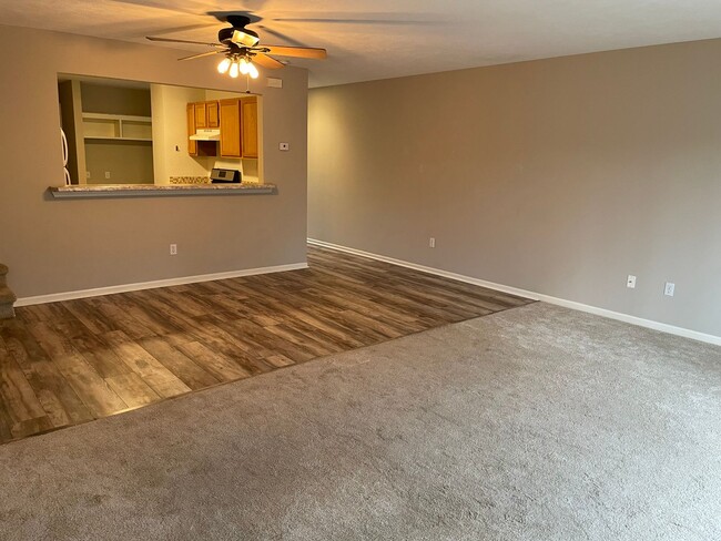 Building Photo - 3 bed / 3.5 bath Grand Ridge townhome avai...