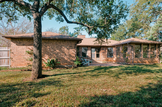 Building Photo - 6903 Fence Line Dr