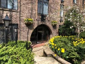 Building Photo - 1750 N Mohawk St