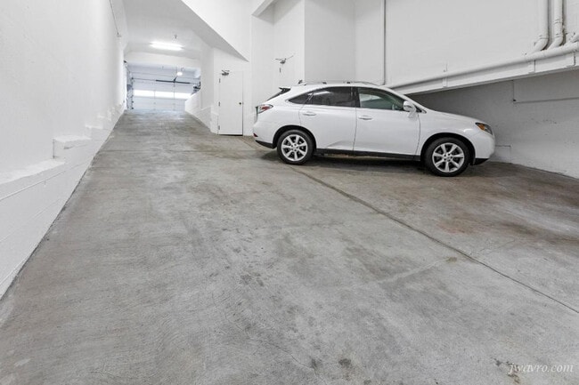 Building Photo - 1565 Sacramento St