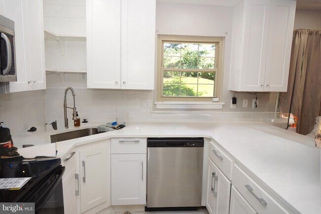 Building Photo - 8 Cross Falls Cir