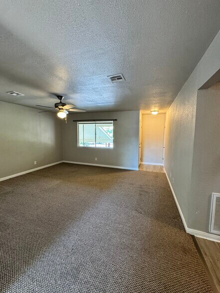 Living room - 211 W Cardinal Ln