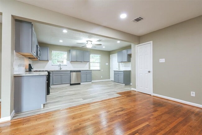 Building Photo - 4139 Lumberdale Rd