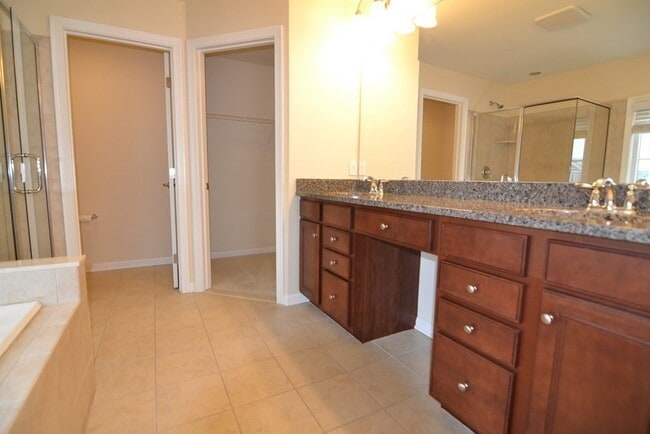 Building Photo - 8 Spicebush Ct