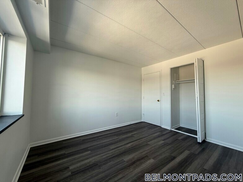 Building Photo - 51 Hill Rd