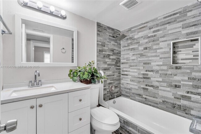 Building Photo - 4760 Lucerne Lakes Blvd W