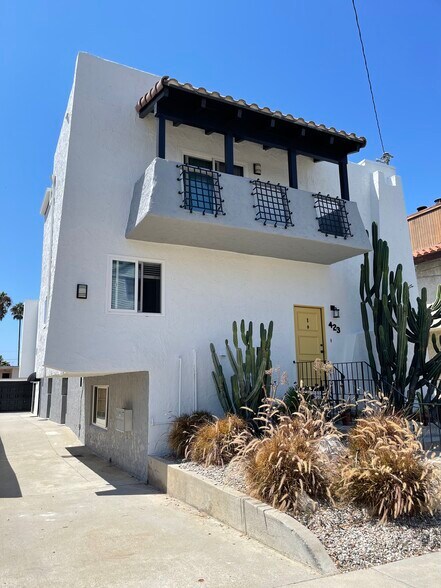 Front of fourplex - 423 N Elena Ave