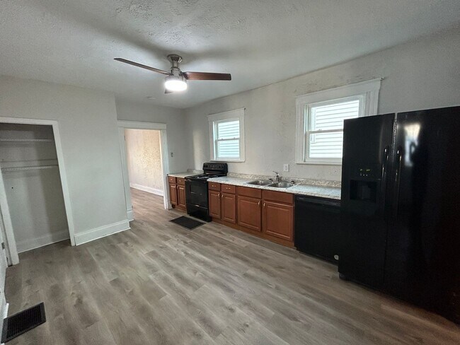 Building Photo - Newly Updated 3 bedroom 1.5 Bath in Cheviot