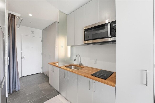 Building Photo - 190 ACADEMY St