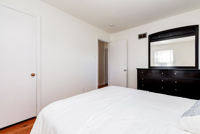 Building Photo - 660 Graham Rd